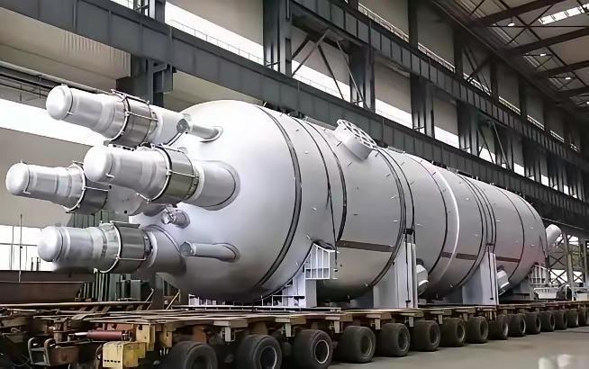 印度的操作有多离谱？一边把反华刻进日常，堪称全球最敢明着跟中国作对的国家，边境挑