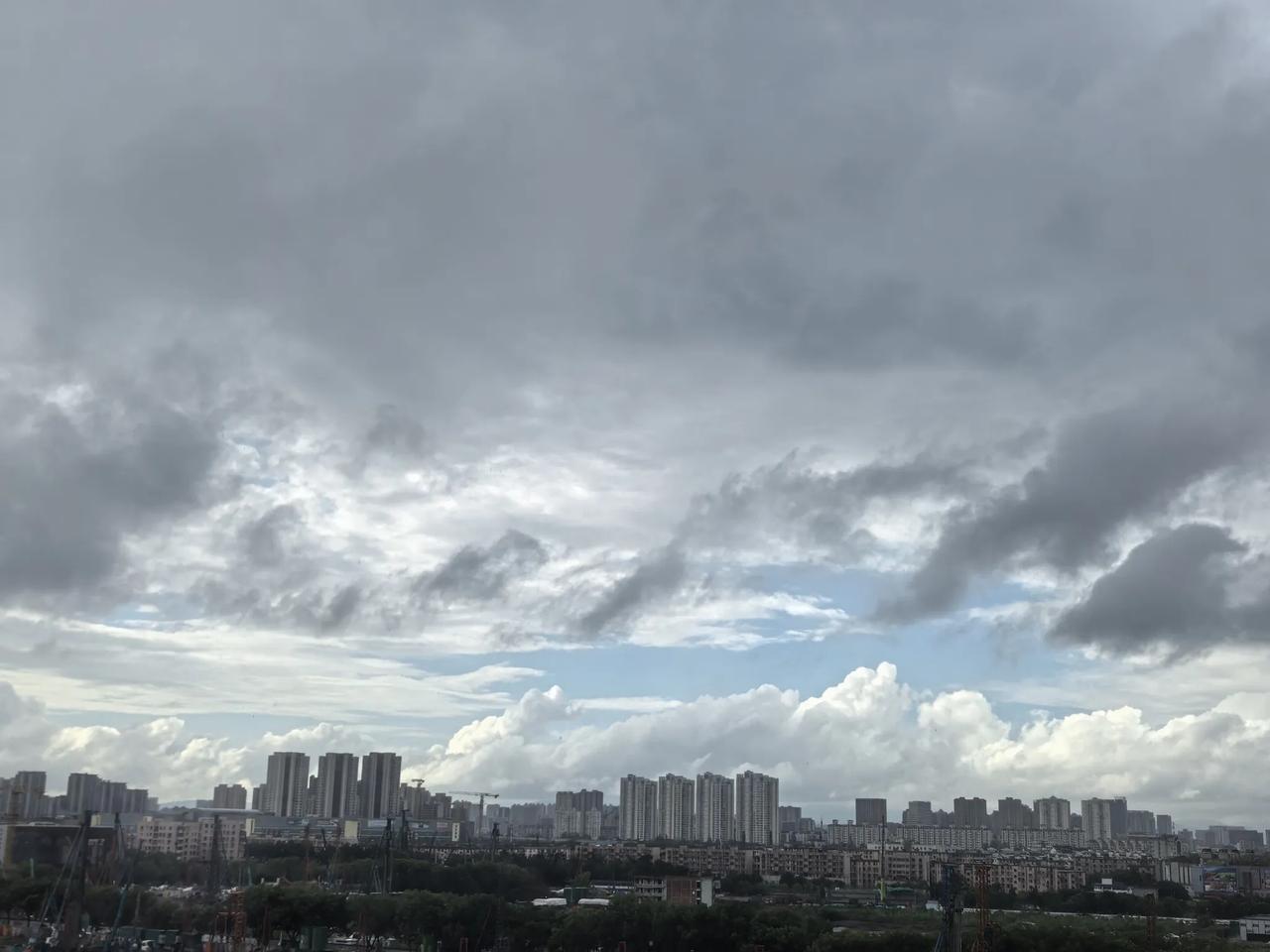前两天和闺蜜们打牌，其中一个闺蜜有点咳嗽，我当时玩得开心没太在意。
      