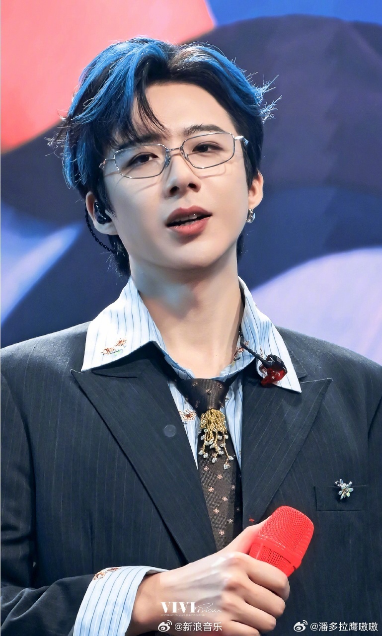 刘宇宁还没原谅现偶吗摩登兄弟呜呜买了三个礼盒也没抽中的我😭😭😭😭 