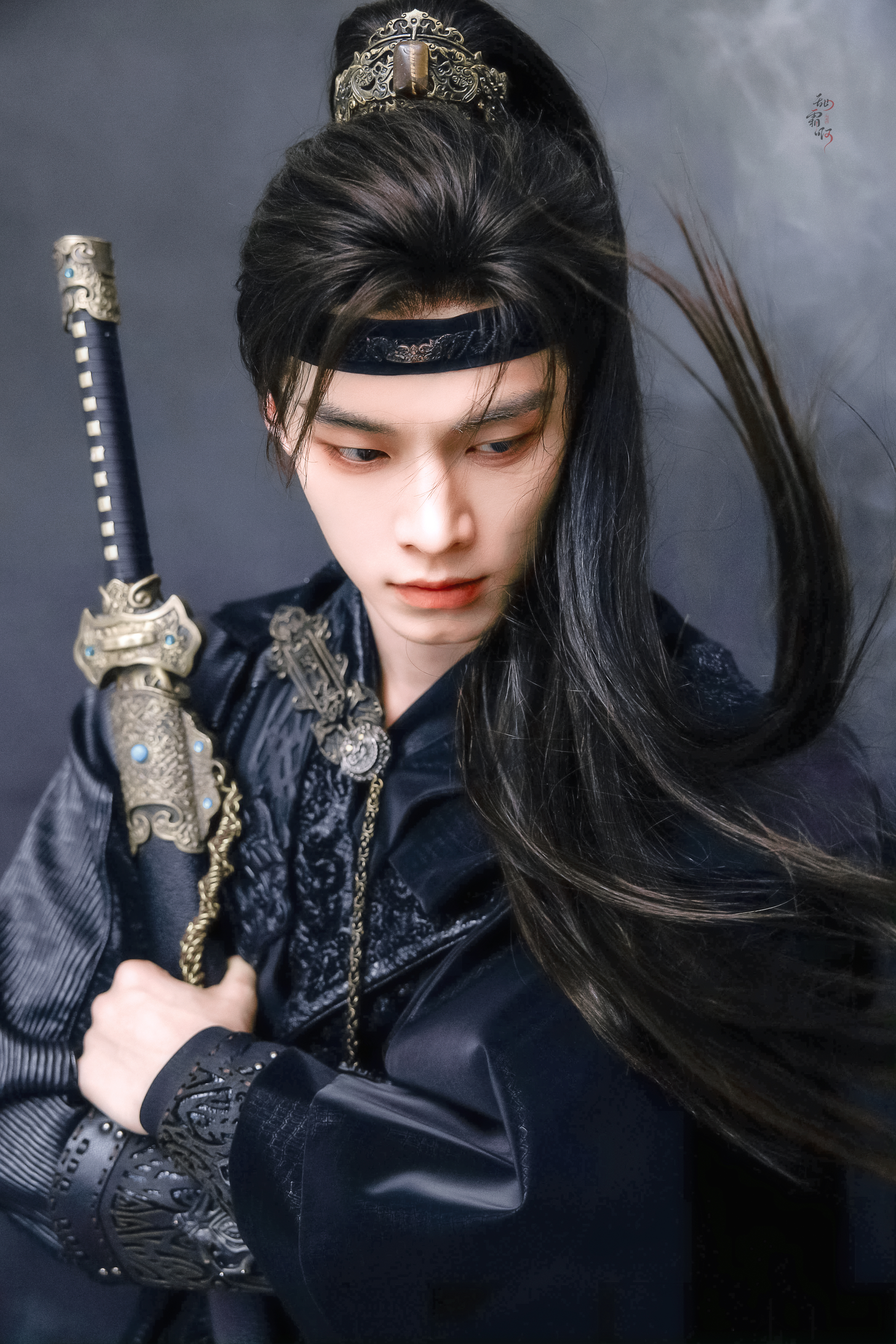 🏹 ｜ 何与 
