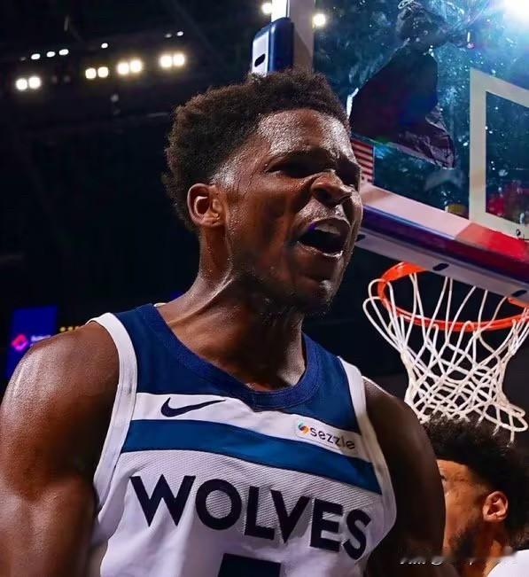 据记者Darren Wolfson报道，森林狼计划在明年夏天给安东尼・爱德华兹开
