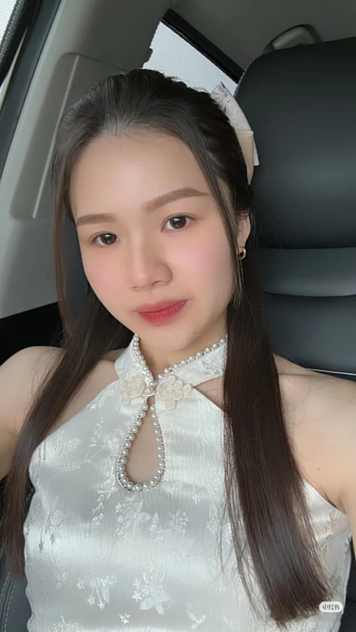 话说大马近几年就推出了许多样靓身材正，气质也相当不错的新晋博主，而Fang就是其