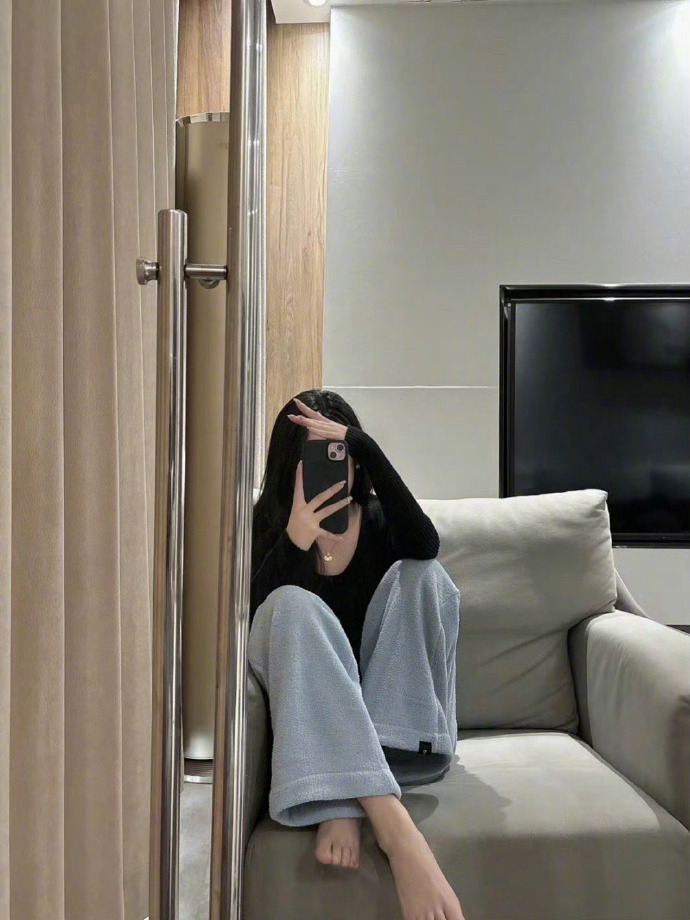 靠手机电脑联系的感情           容易掉线和断网  