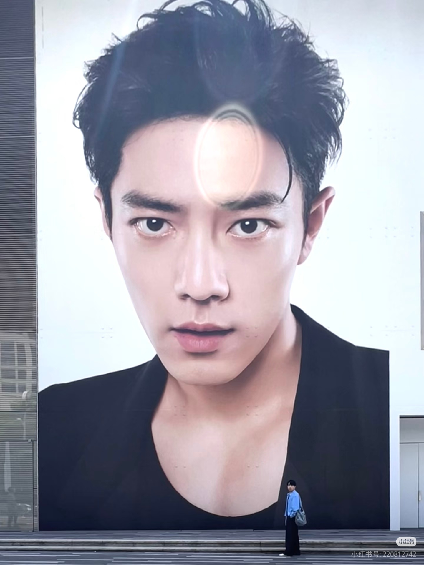 肖战的巨幅广告来了！西安skp ，上海新世界城1F YSL，深圳卓悦中心，最强打