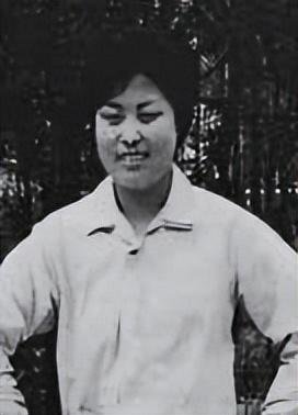 张冬梅（1973‑1989），辽宁盘锦盘山县吴家乡兴安村人，生前是吴家中学初三学