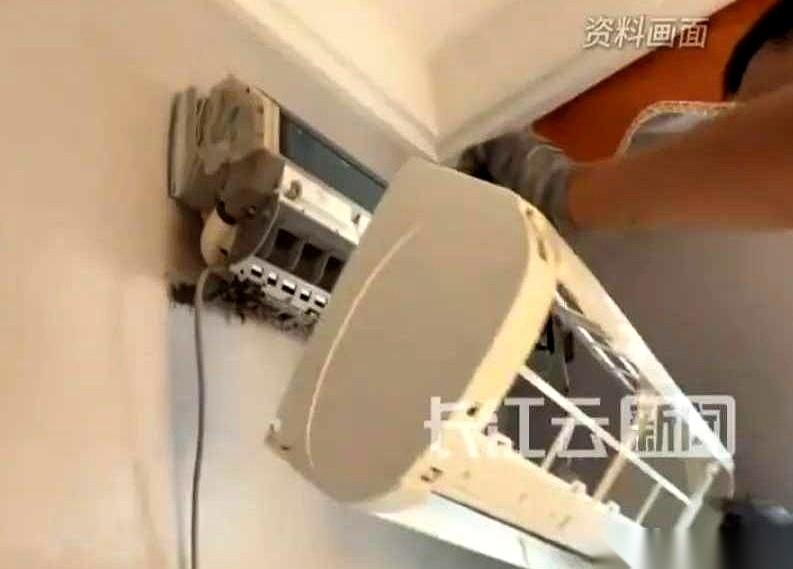 家里空调要是飘出那股子……又神秘又上头的味儿，你先别急着洗滤网。
我跟你说，格局
