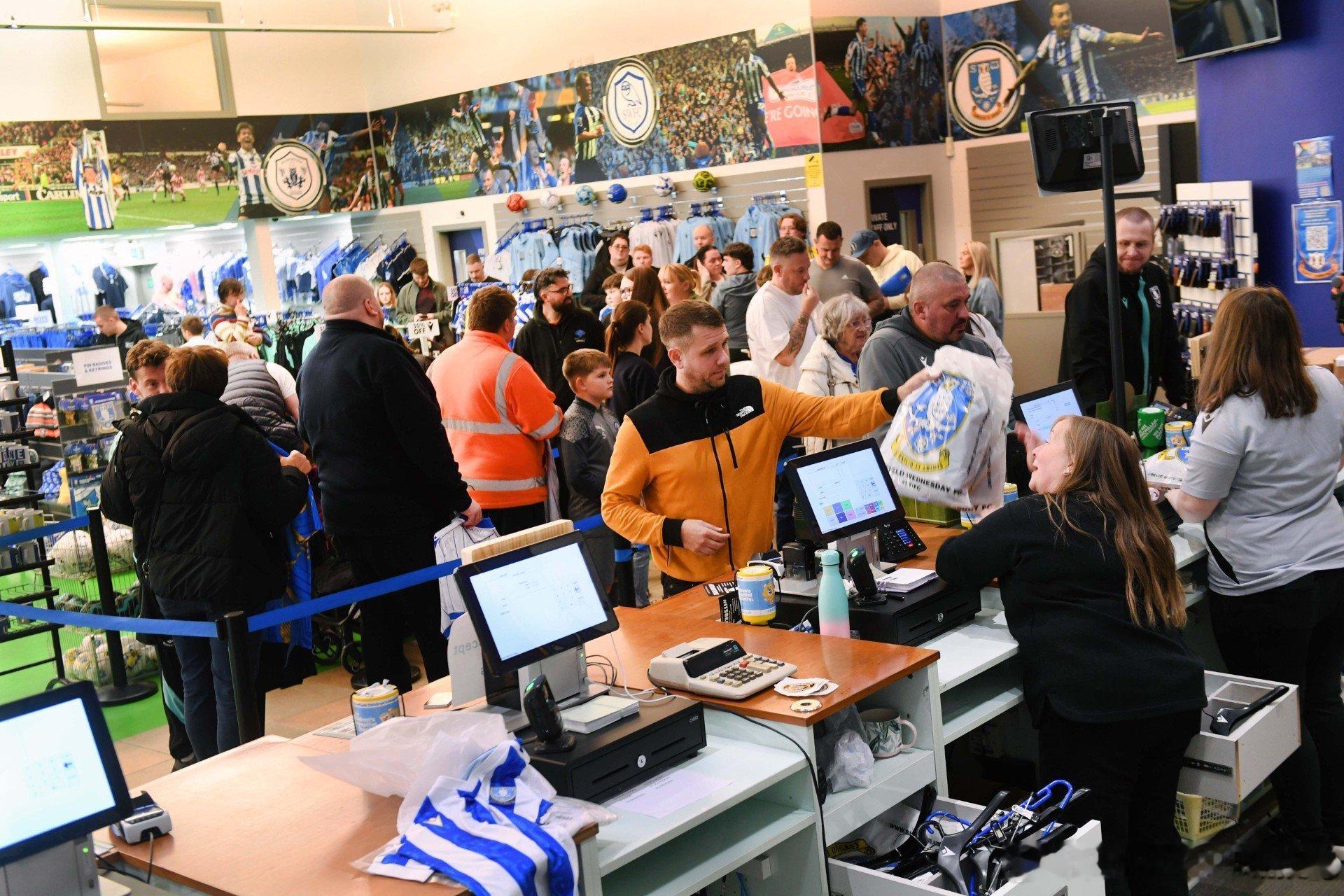 【拯救俱乐部】镜报：自从谢菲尔德星期三俱乐部上周五进入托管程序以来，球迷们已经在