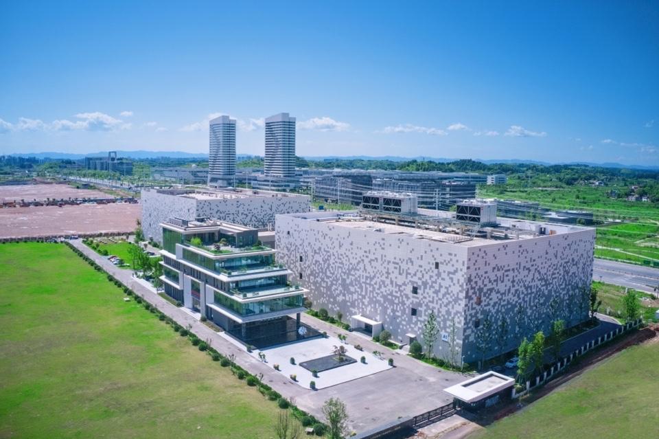 又一算力重大项目将落地简阳。

这类新闻最容易给人一种感觉：

项目上了，  