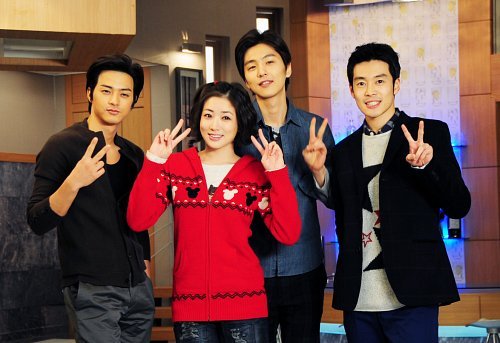 韩剧回顾 摘星星给我 首播16周年主演：崔贞媛、金志勋、申东旭、蔡英仁2010.