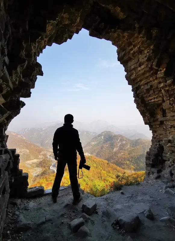 “靠山山会倒，靠人人会跑”，形象地揭示了依赖他人具有不确定性。人至暮年，若想安度