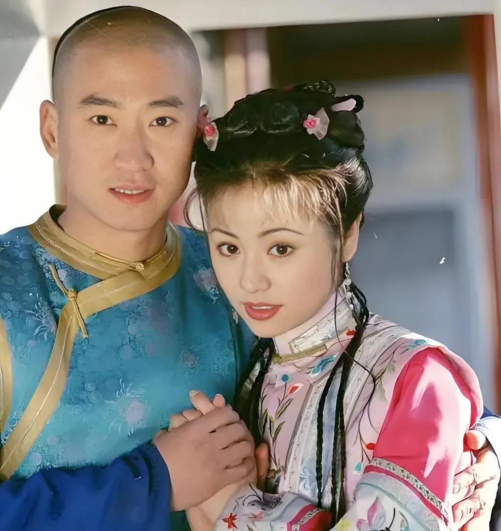 主持人问林心如:“你第一次拍吻戏有没有挣扎过？”林心如说:“有。”主持人问:“跟