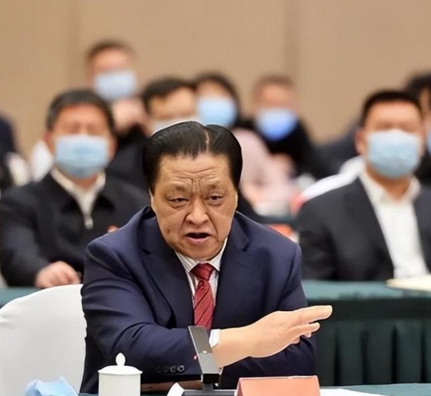 “我们不允许中国公司培养种鸡，如果不听，后果自负。” 2019年，面对美国高管的