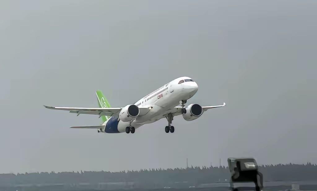 2026年2月，就在德国总理默茨结束访华、带走上百架空客飞机大单的同时，一场围绕