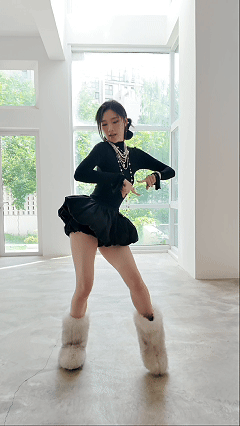 卢庚戌别跳了耽误我追luna卢庚戌卢卓文父女共舞同台共舞反差感拉满，卢庚戌不惧镜
