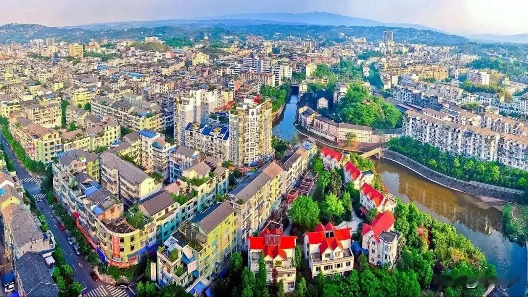 早上8点26分，我还在睡梦中，就被一阵摇晃摇醒了，可我老公没在身边。我赶紧看了下