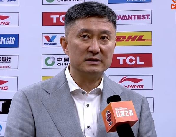 杜锋靠一场大胜获得呼吸权，今晚广东队在开局不利的情况下，最后111：89大胜新疆