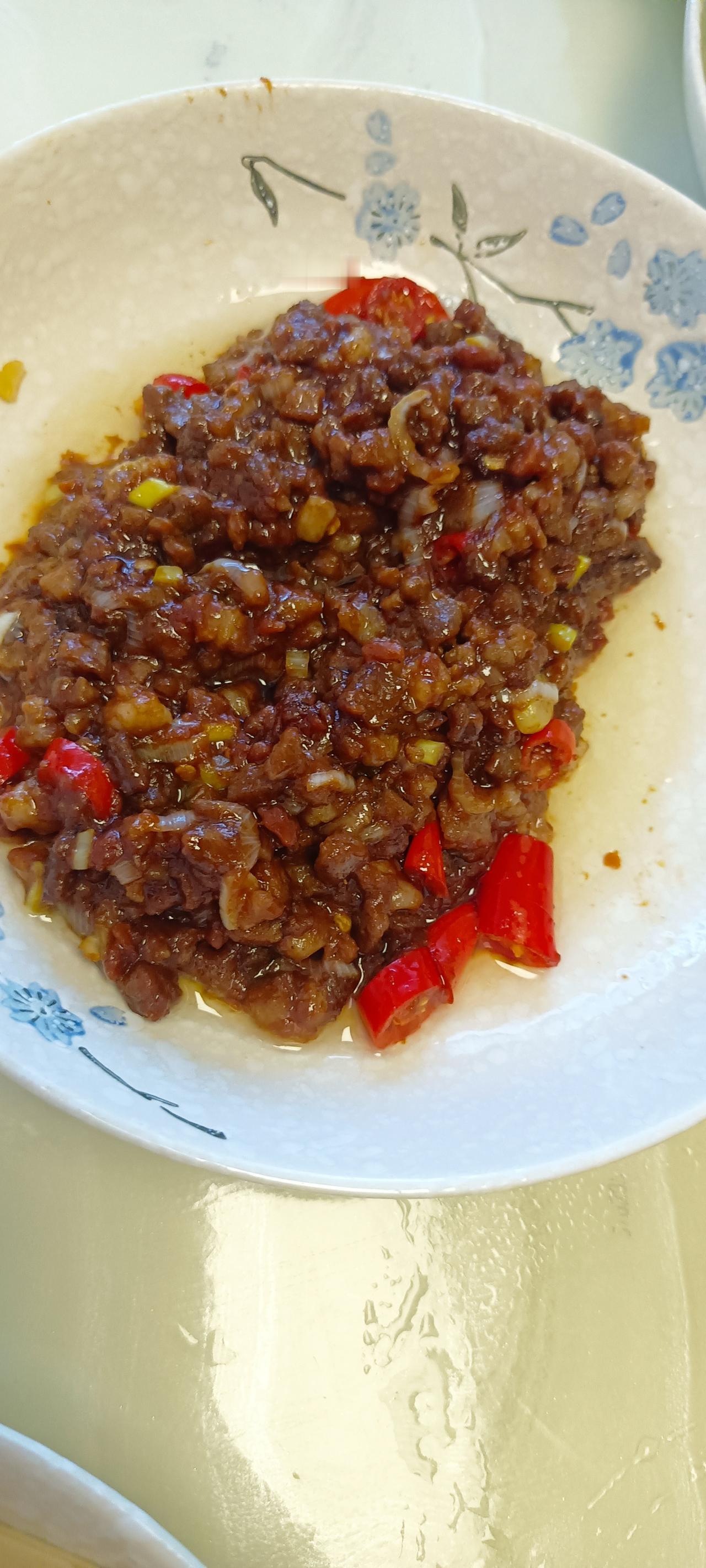 我家做饭越来越简单了！
今天晚饭，是我老公自己点餐，他还是挑食，不顺口的吃不下。