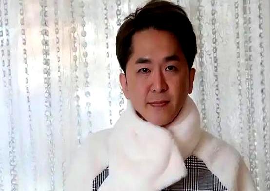 每天睁眼就有4万进账，这日子谁不想过？
香港那个被嘲笑了半辈子的邓兆尊，硬是用“