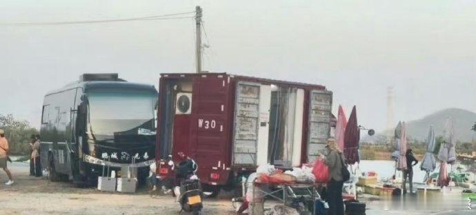 阳江的阳光见证美好时刻！电影《第十七条》开机，邓超范丞丞赵丽颖强强联手，最暖的归