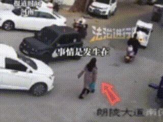 还能这样讹人[what]真是大开眼界
三年前开车与人发生轻微碰撞因事故并不严重未