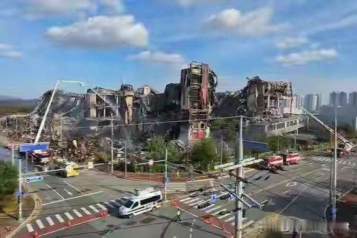 恐怖！韩国27个足球场大物流中心，大火烧了60小时！
 
韩国这场大火太惨烈！忠