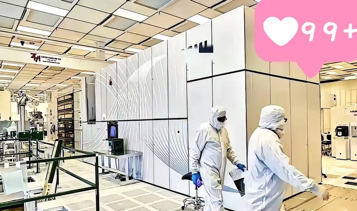 光刻机霸主阿斯麦，这回真出大事了！就在荷兰总部，上千号身价不菲的顶尖工程师午饭吃