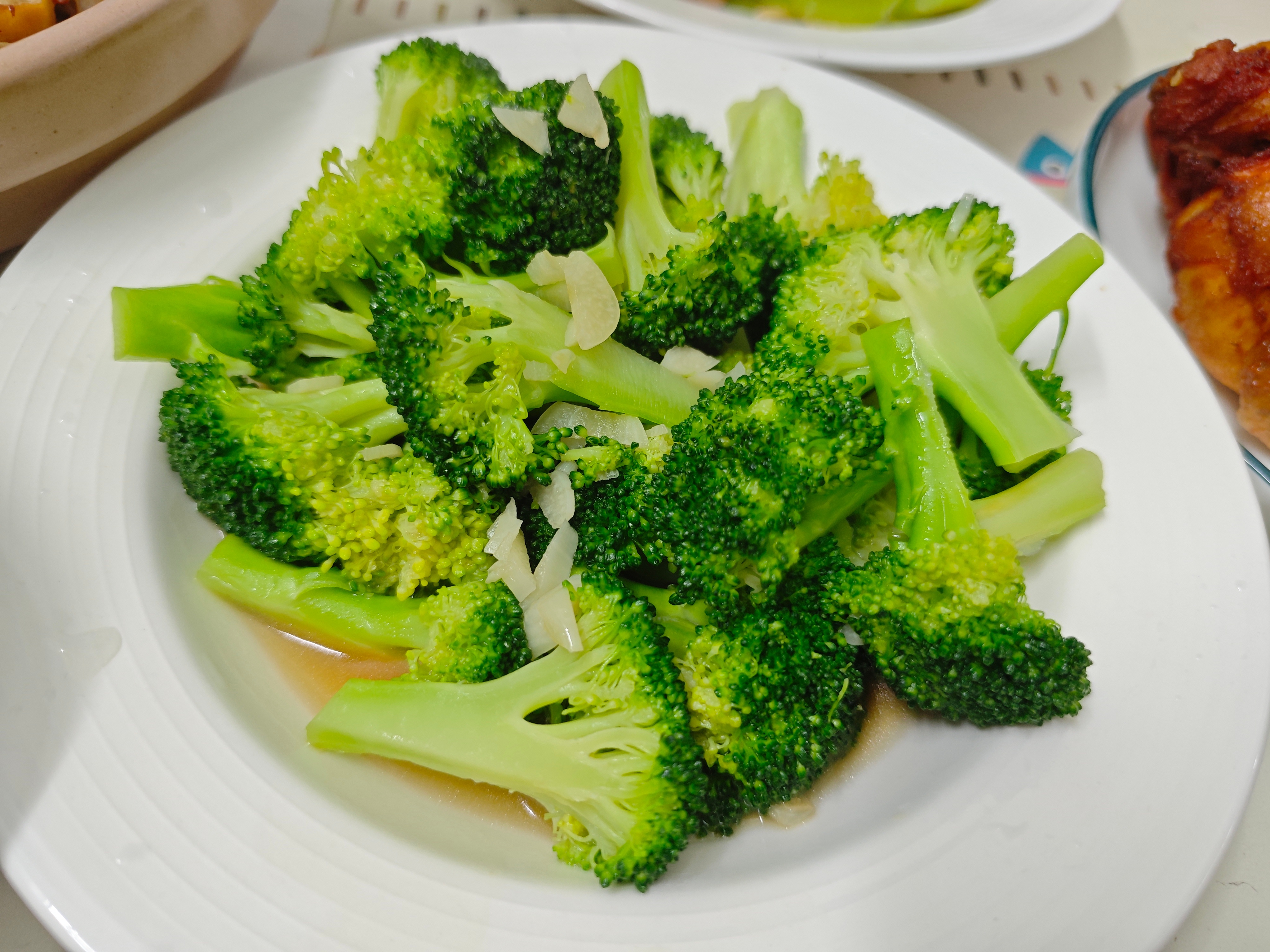 嘿嘿，幸福的一个晚上～甜甜做饭，五指毛桃盐焗鸡，超级好吃～ 