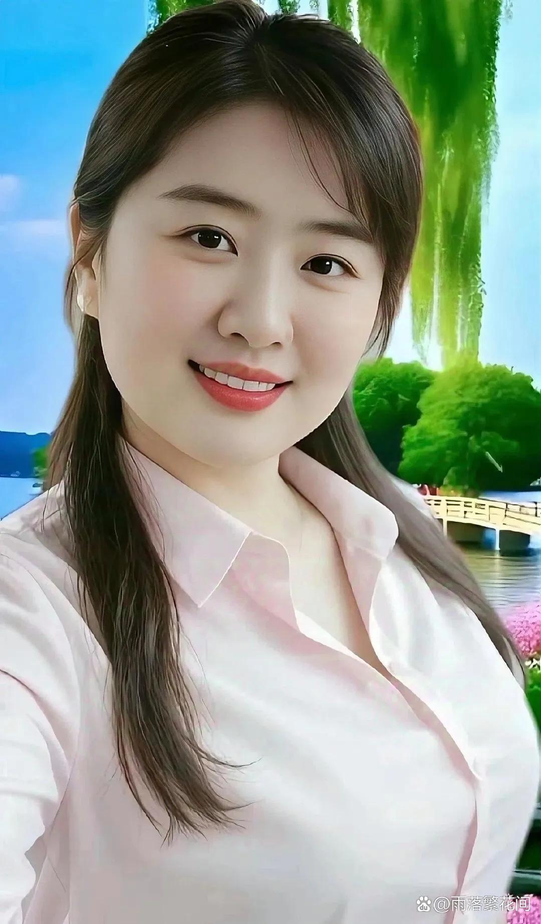 女人的知性美，在于做事有度，进退有分寸，脑中有智慧，温笑暖人心。