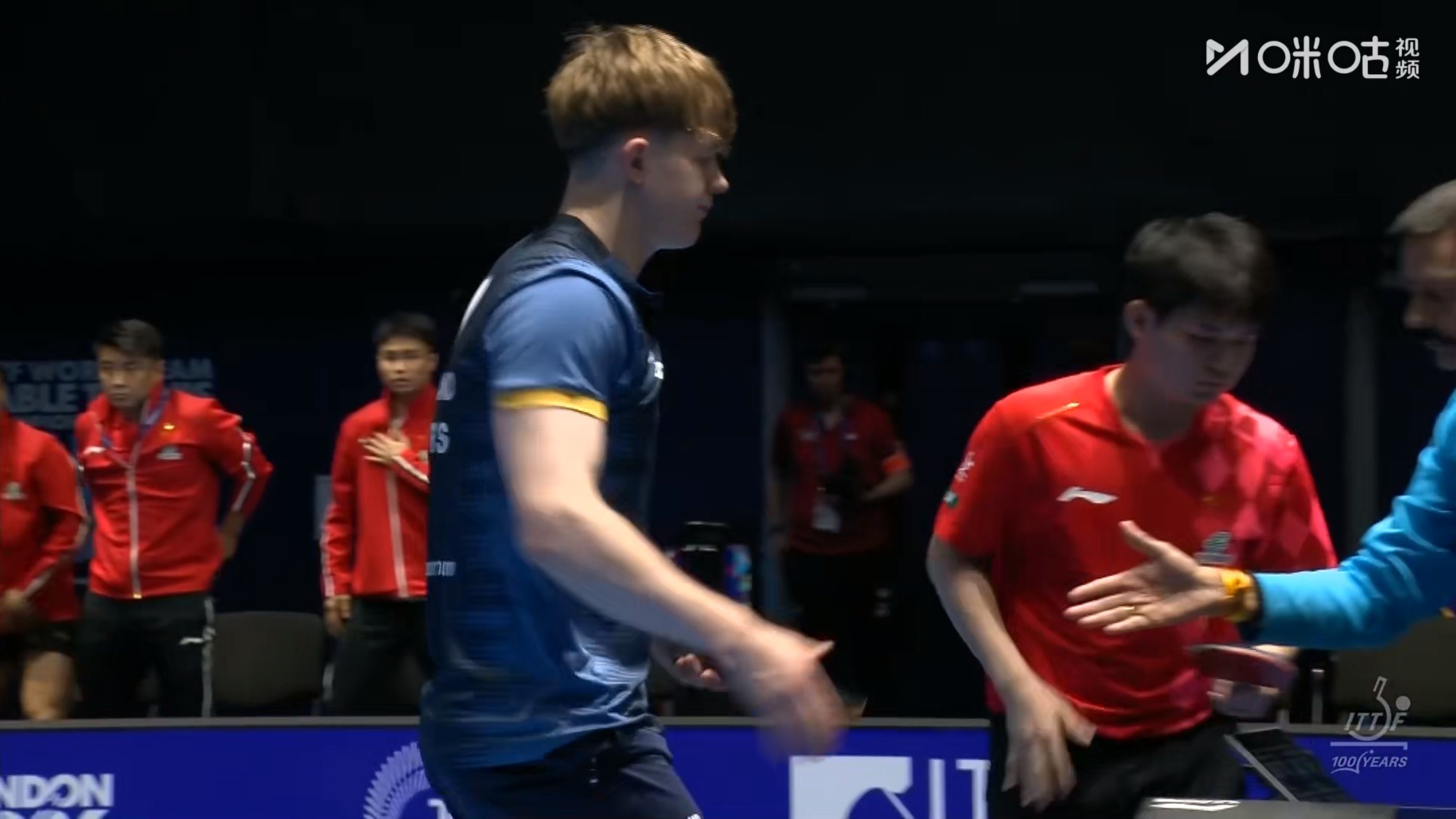 林诗栋3比0贾维斯(11-9，11-5，11-8)中国男团vs英格兰伦敦世乒赛团