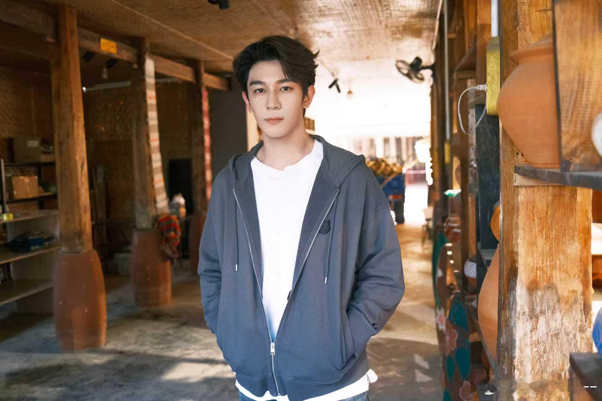 夏之光 爬树名场面夏之光 箭无虚发 看到夏之光射击和爬树的表现，我直接被圈粉了！