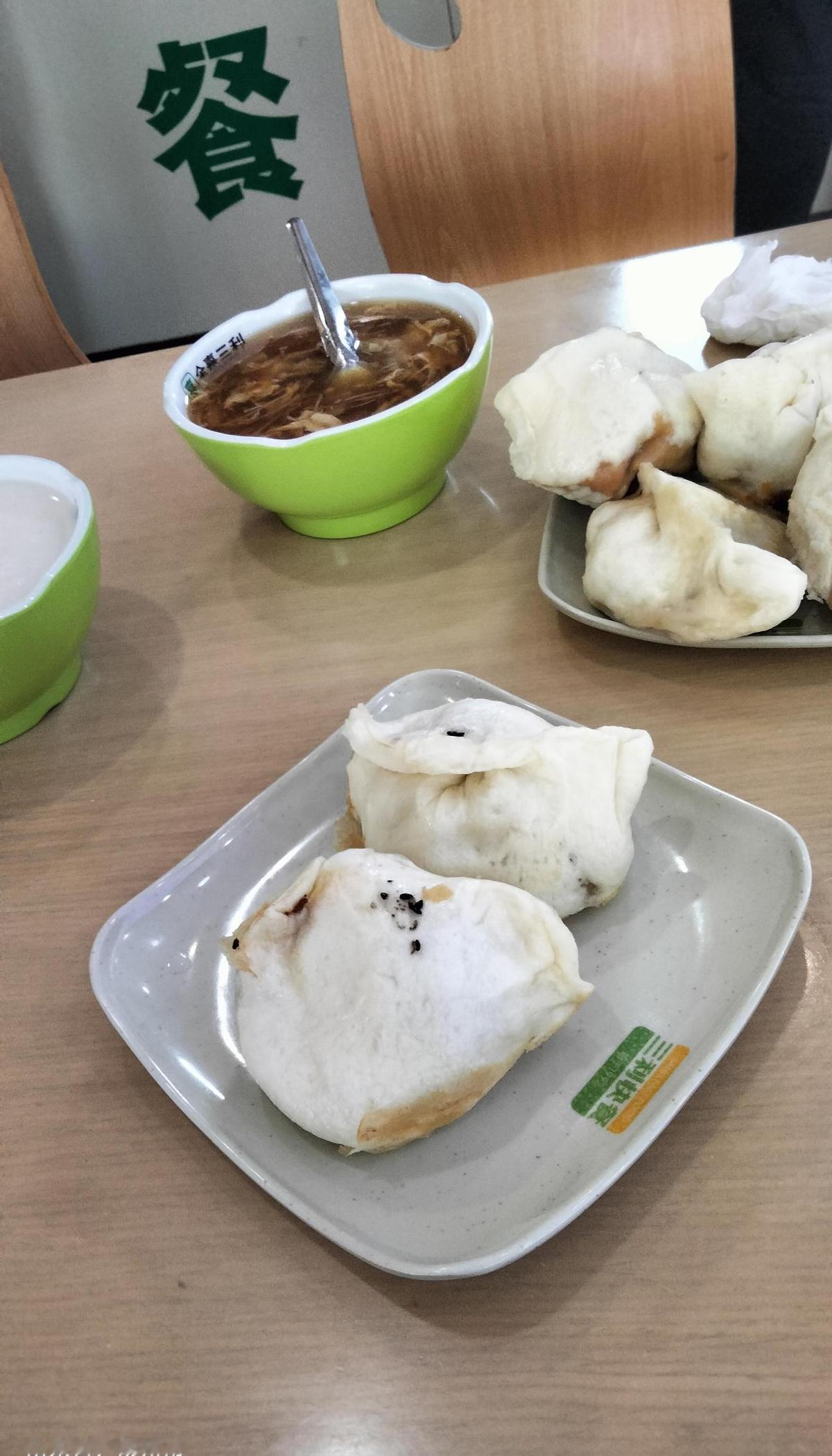 当妈后不上班，不是躺平，是换了个战场。
老公不发工资，但天天催我“把家管好”。