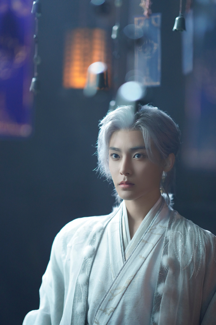 #侯明昊晒一组朱厌##侯明昊白发朱厌#侯明昊晒一组朱厌！大梦归离白发朱厌好帅！爱