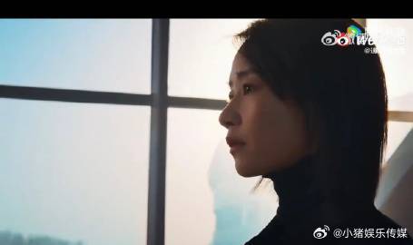 刘雅瑟帮柏庶加倪妮微信 刘雅瑟代柏庶上线帮倪妮加微信，戏里戏外的呼应让人心头一暖