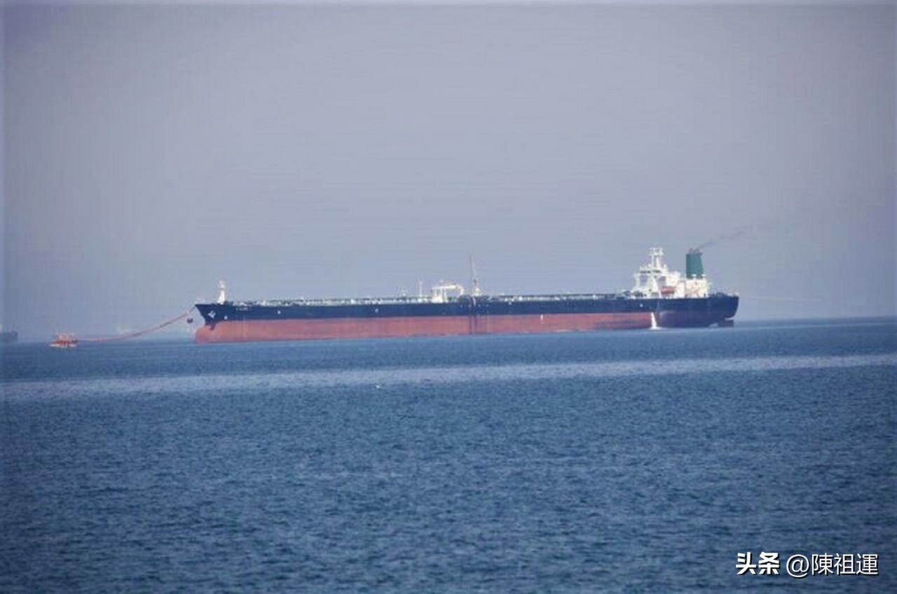 美伊海湾交火，霍尔木兹海峡风险陡增
 
  阿曼湾与霍尔木兹海峡近期爆发美伊直接