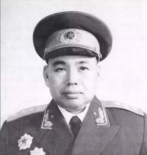 孙洪宪担任许世友秘书，首次见到许世友时竟被批评：这么年轻为何还懂得结婚呢？

1