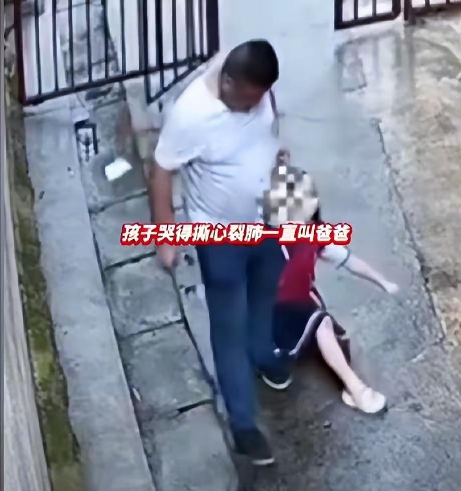 5月20日，湖南娄底，赵女士6岁的女儿放学途中，竟被一陌生男子强行拉入巷子。男子