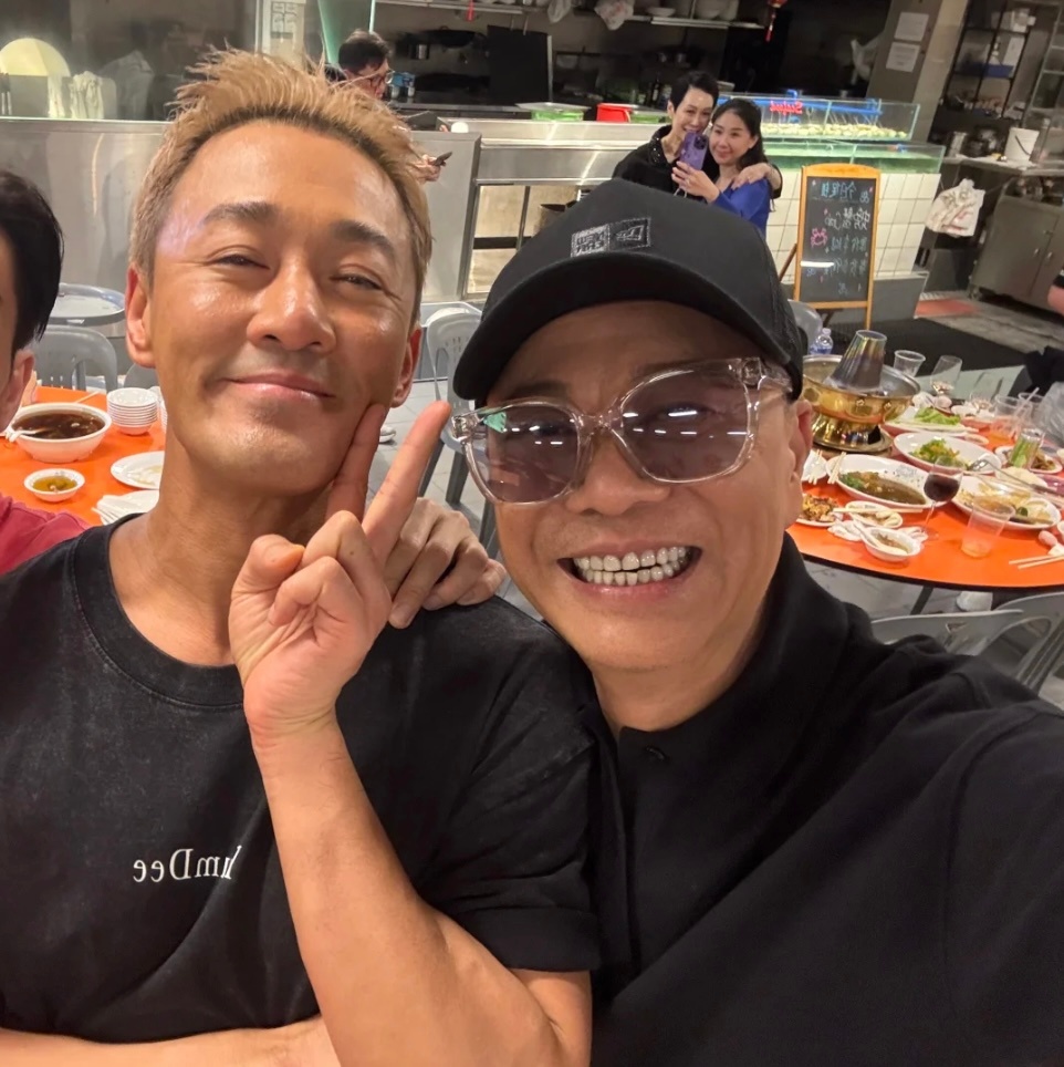 林峯欧阳震华合照🤳新加坡晚宴活动结束后聚餐 