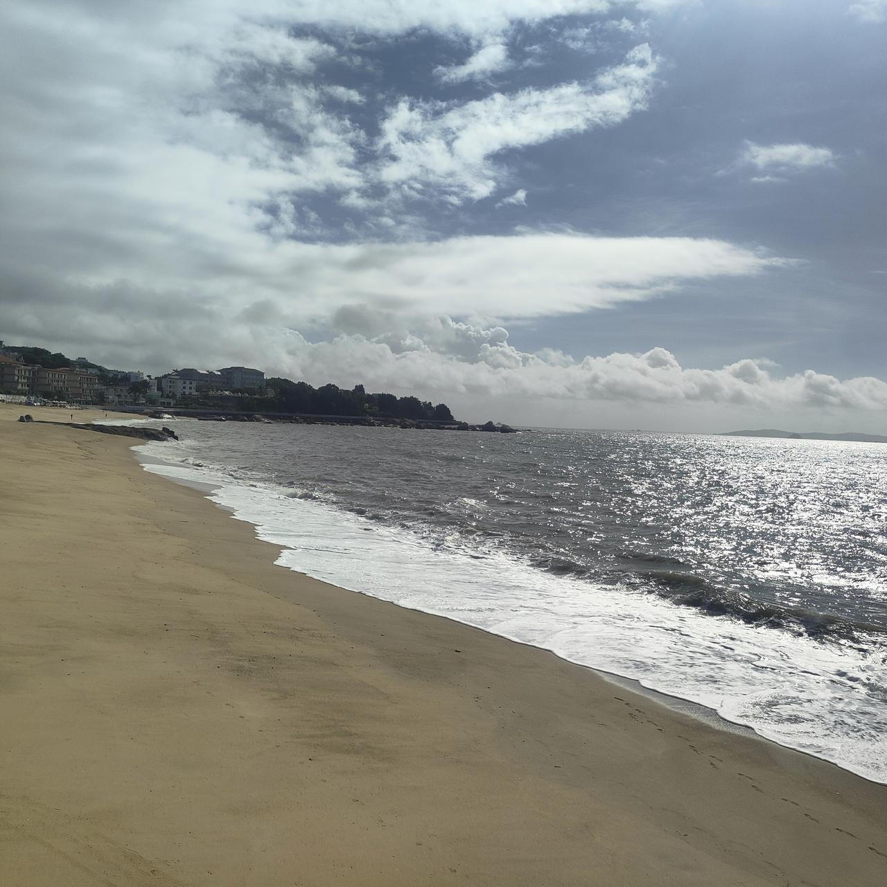 夏日生活打卡季巴威台风那几天，厦门海边风平浪静，反而今天上午海面浪涛汹涌。虽然生