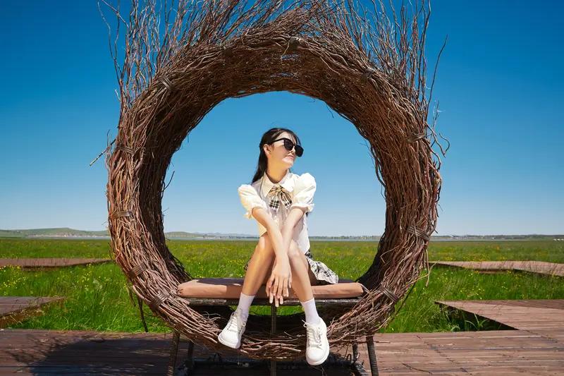 我到了内蒙古，和当地的女人喝酒，一开始便是一大碗【半斤】，也有用大海碗的【一斤】