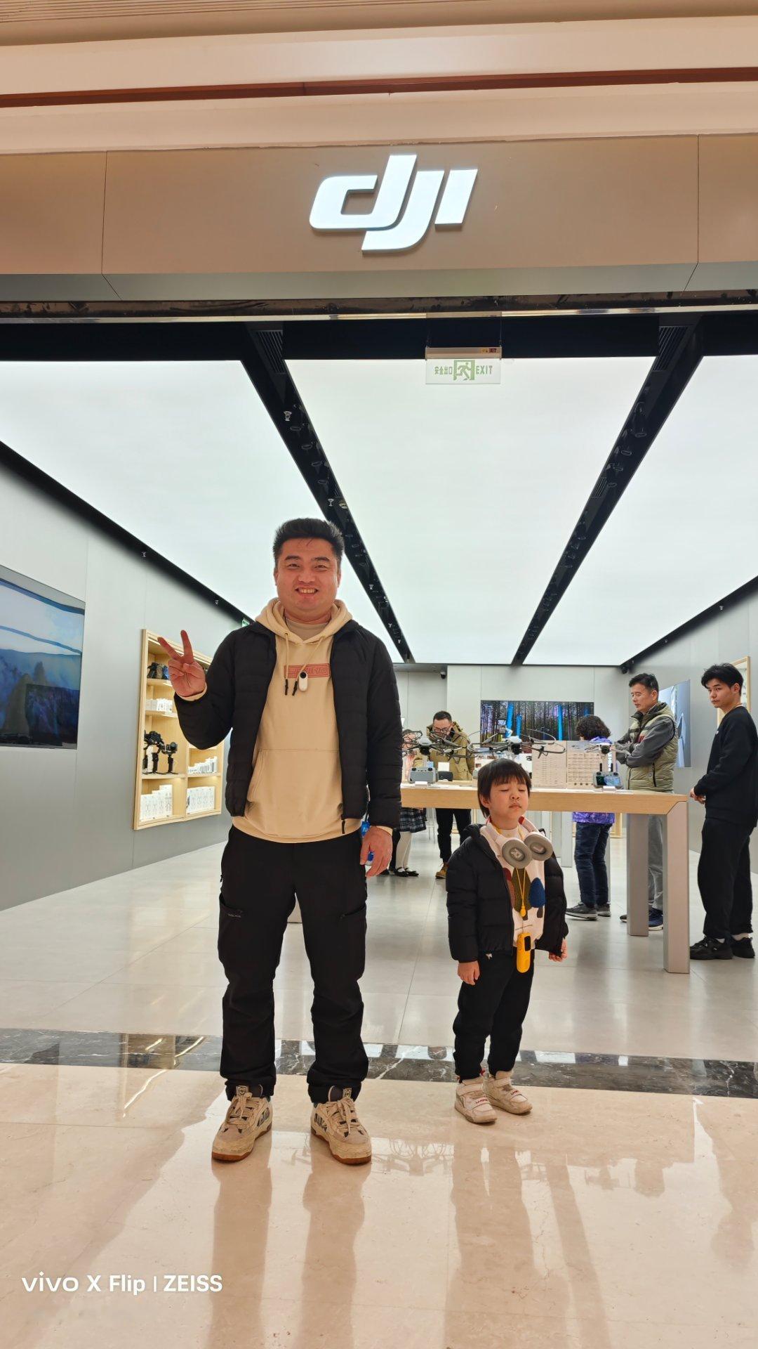 兄弟们，当我短短几天之内第二次来到大疆店门口的时候，你一定能猜到我又糟心了[泪]