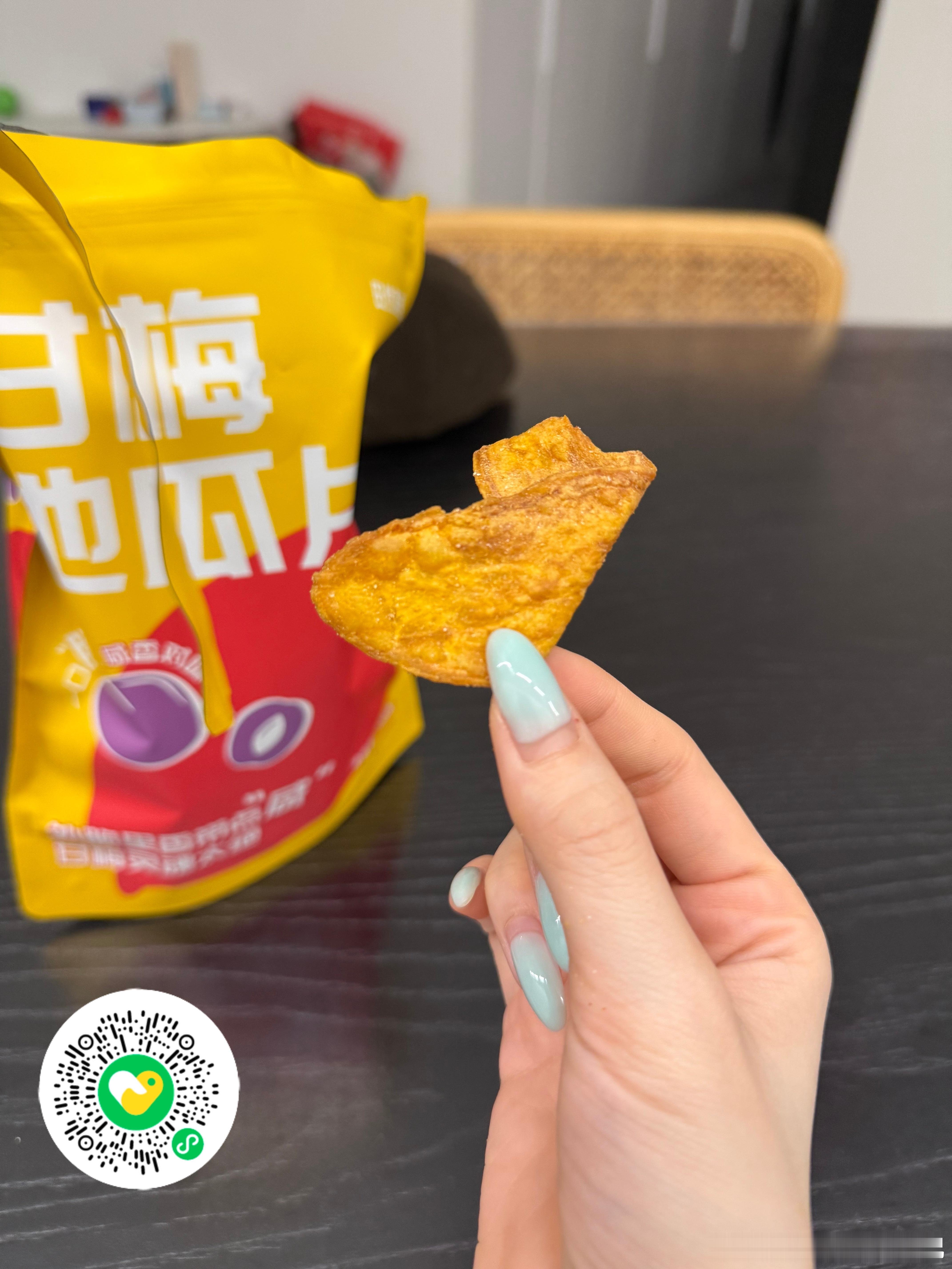 甘梅地瓜片月底截团咯！酥酥脆脆甜甜咸咸的，里面是真的放了甘梅，上回含了一颗也好吃