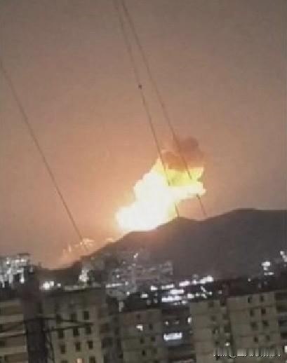 委内瑞拉政府指责美国袭击了多个州的民用和军事设施。此前，当地时间周六凌晨 2 点