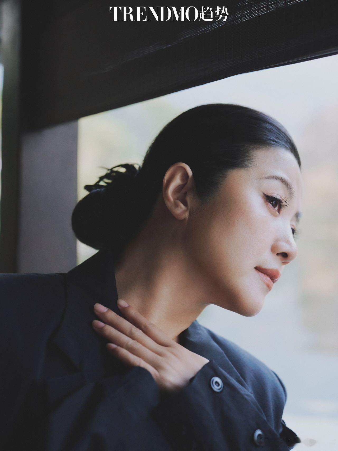 趋势把开年首封留给中年女演员颜丙燕大片每帧都藏着故事感松弛又笃定，打破年龄偏见趋