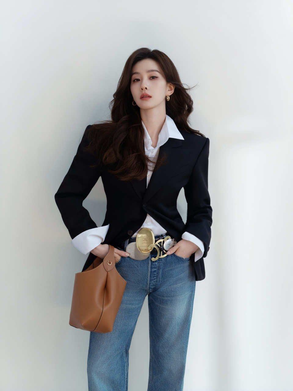 刘诗诗工作室出图，这套很摩登 有人能懂吗