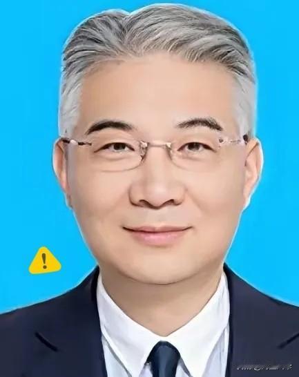 看了这个曾经的重庆市财政局长，重庆市政府原参事封毅的通报，心里十分惊叹，此人竟然