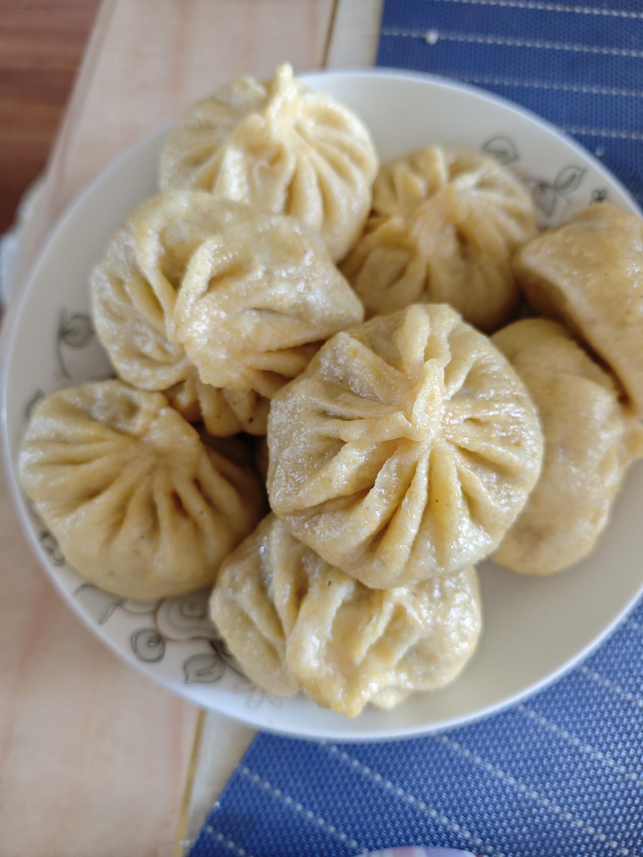 自从我的手腕骨折以来，我就没有做过饭了，都是老伴做，以前也是他做，但是要是包饺子