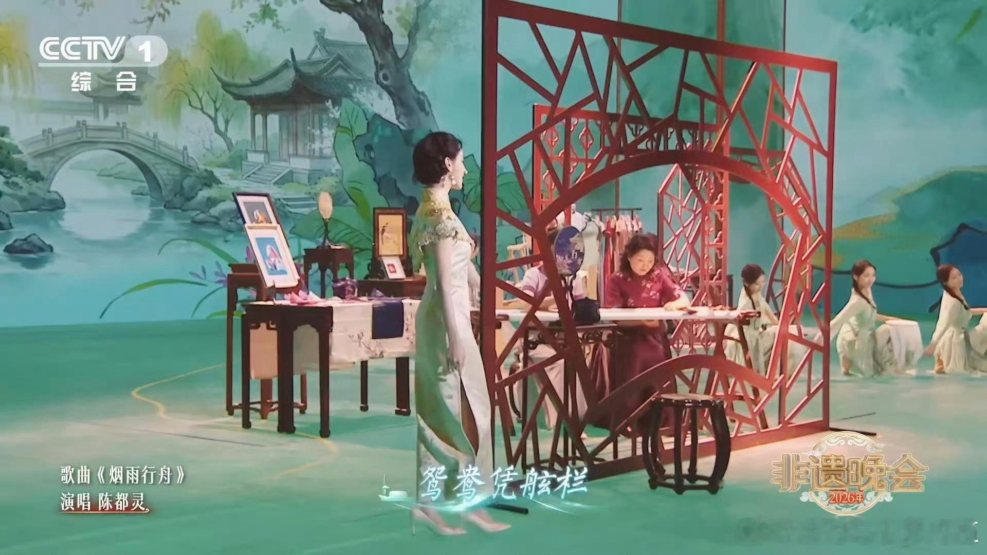 2000多小时织就的云锦旗袍有多美云锦旗袍的美藏在匠心里！2000多小时织就的华