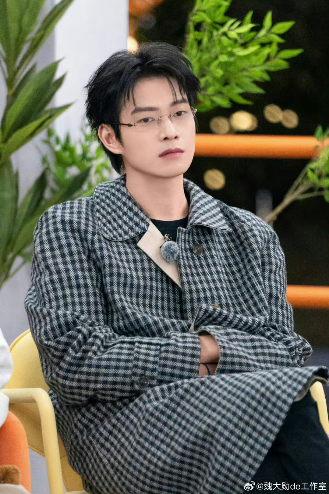 魏大勋背德感背到综艺了谁懂啊！大勋在综艺里的背德感直接拉满，这谁扛得住啊