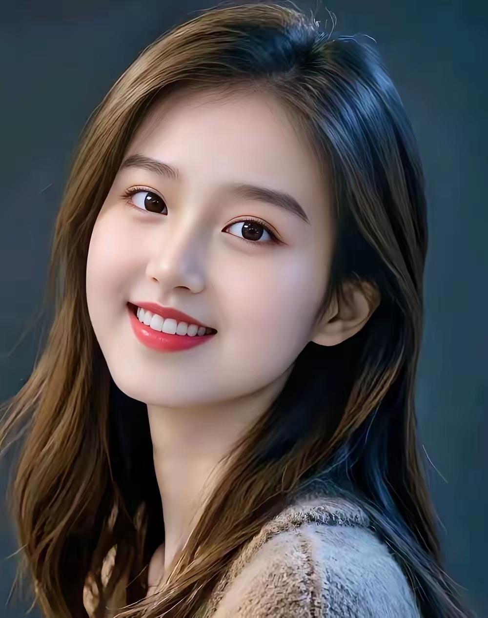 笑靥如花，倾国倾城。