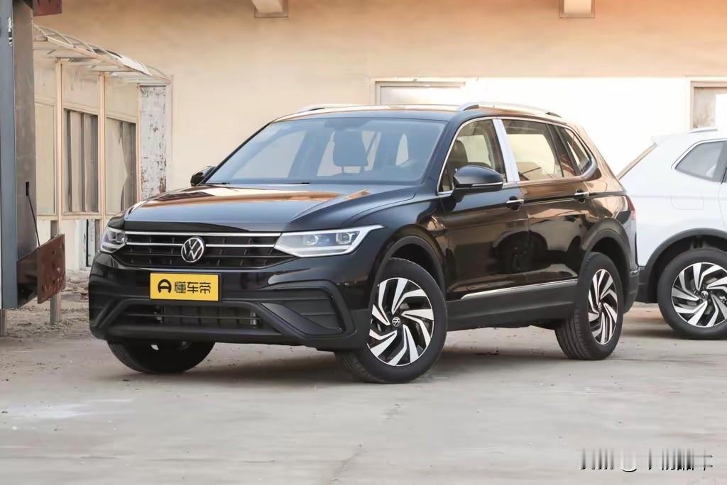 昨天体验了吉利博越l，感觉实车真的好大。不仅外观看起来车身尺寸硕大，内部空间也是